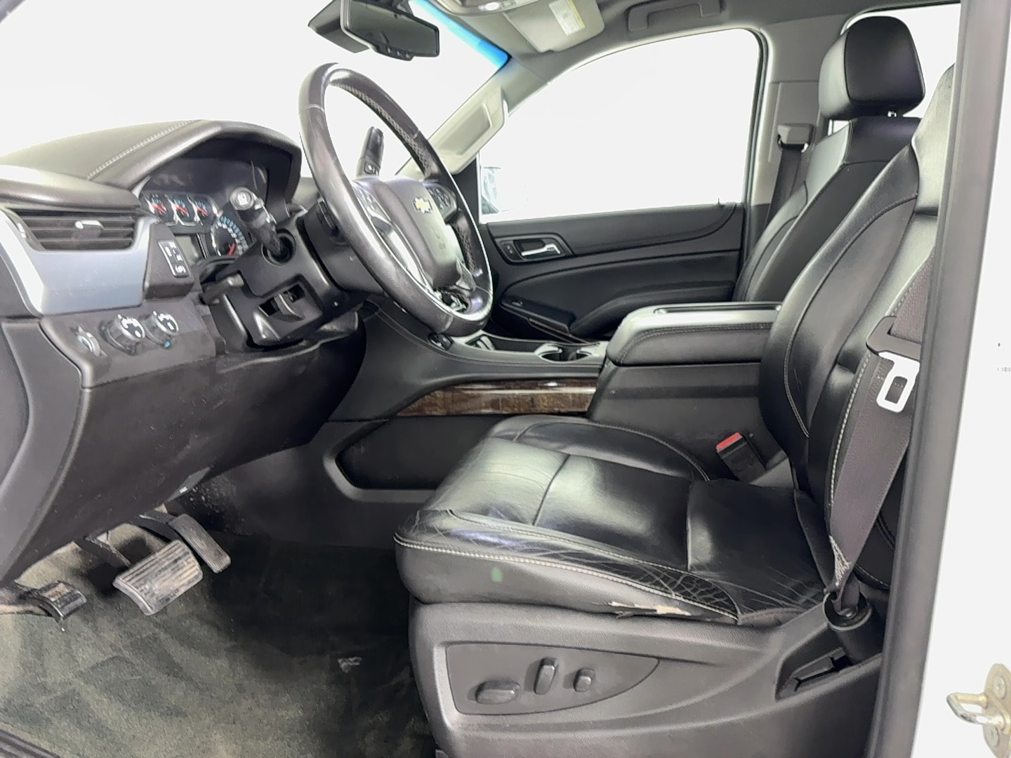 2017 Chevrolet Suburban LT - Photo 8