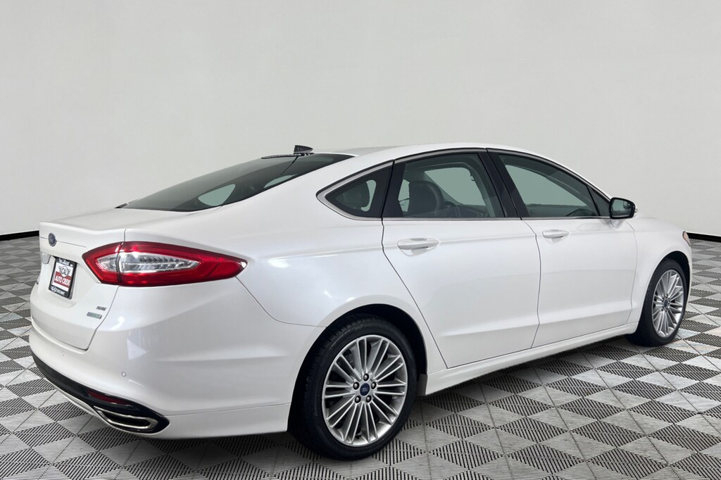 Used 2016 Ford Fusion SE Sedan