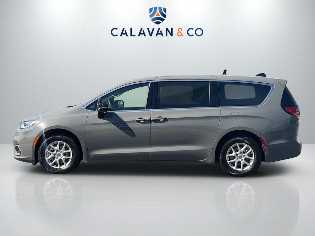 Used 2025 Chrysler Pacifica Select Van Passenger Van