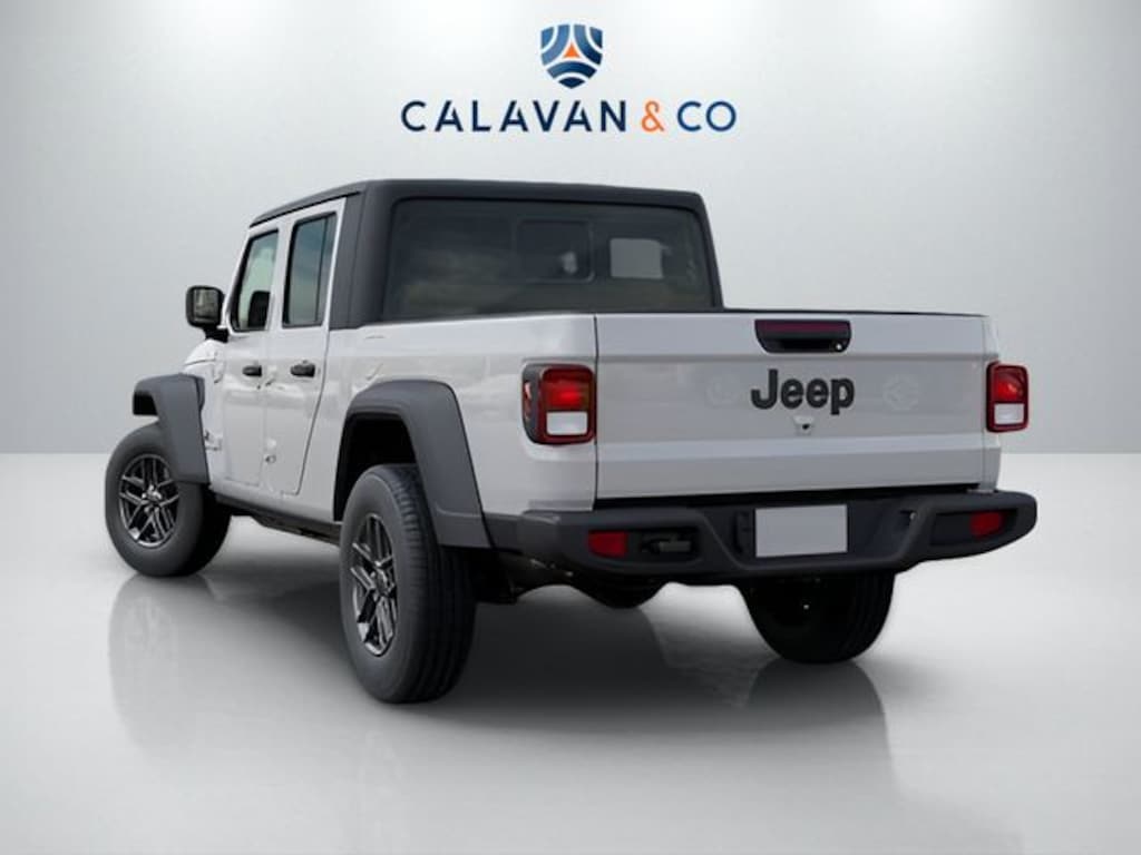New 2026 Jeep Gladiator SPORT 4X4 Pickup