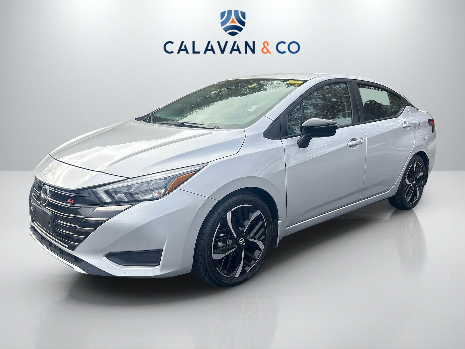 2023 Nissan Versa 1.6 SR photo 3