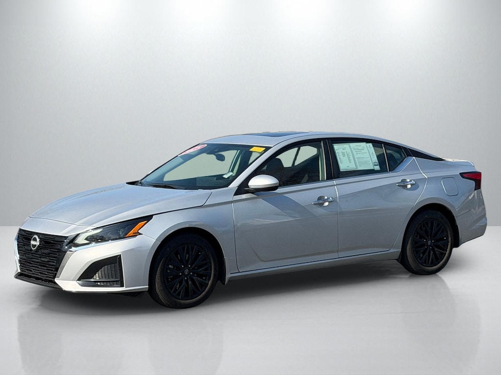Used 2025 Nissan Altima SV Sedan
