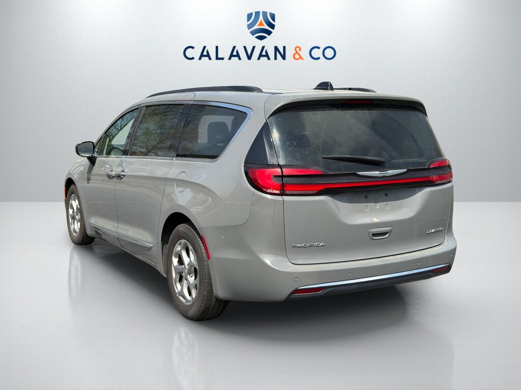 Used 2023 Chrysler Pacifica Limited Van Passenger Van