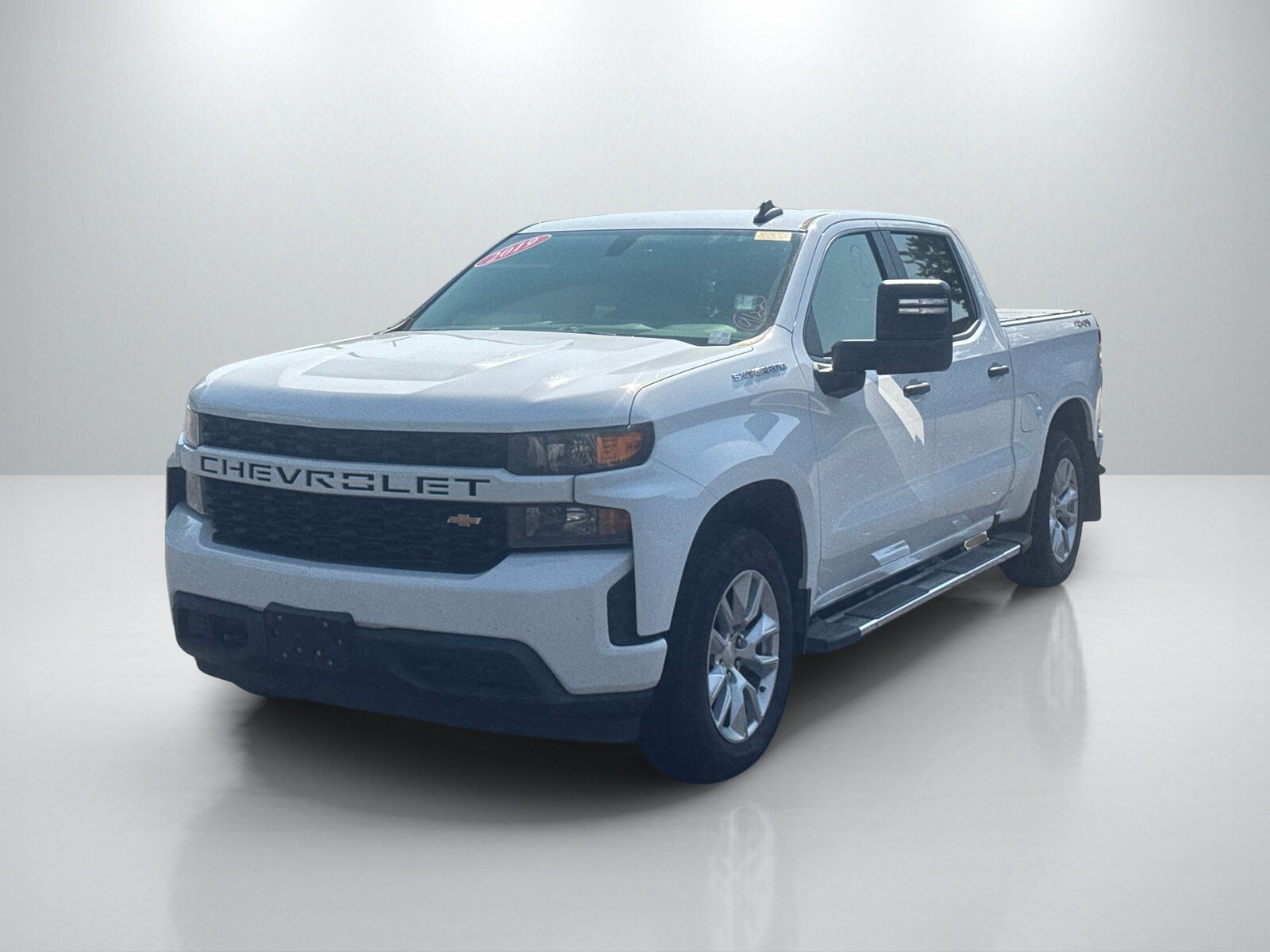 2019 Chevrolet Silverado 1500 Custom photo 2