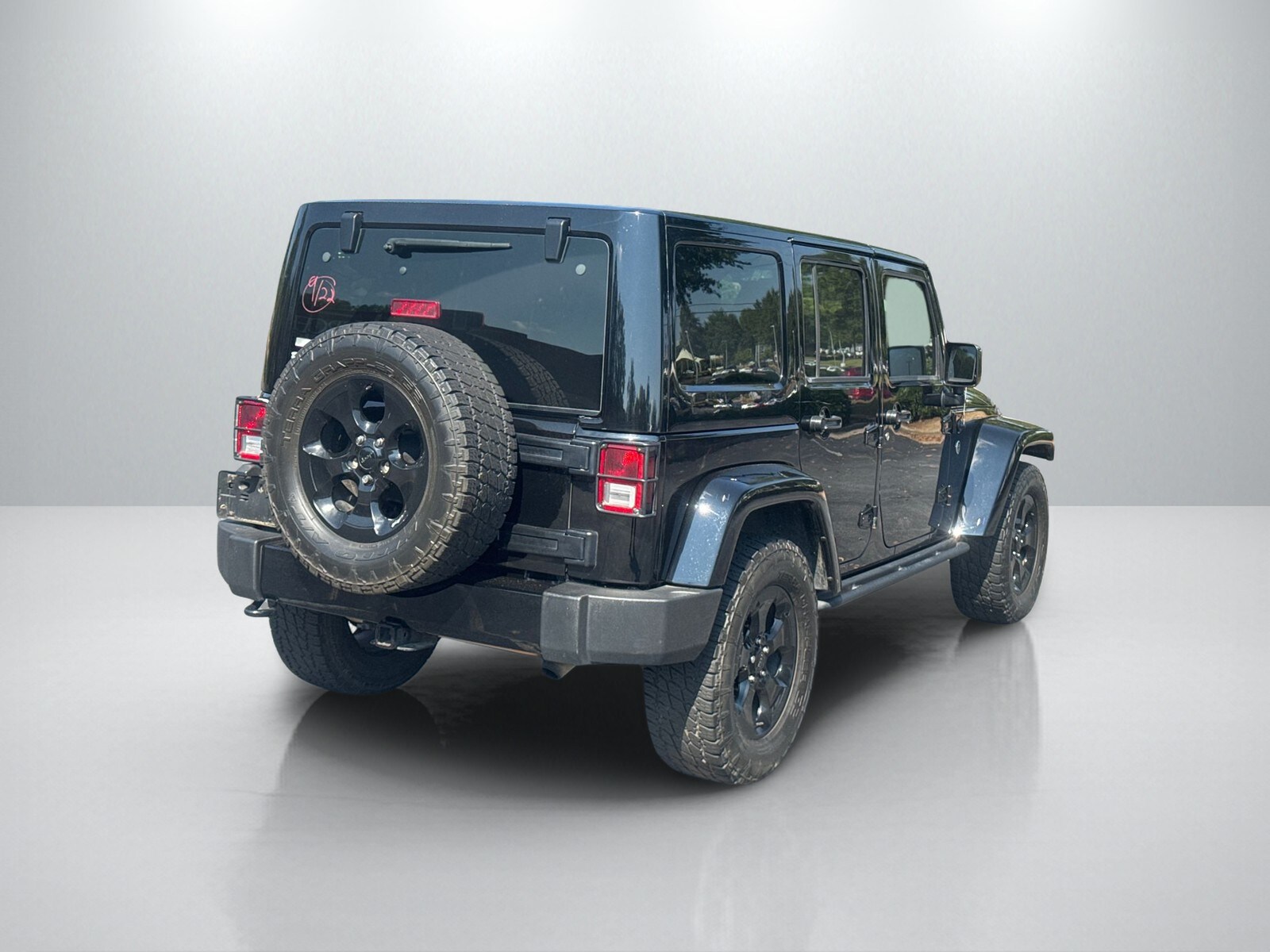 2015 Jeep Wrangler Unlimited Sahara photo 4