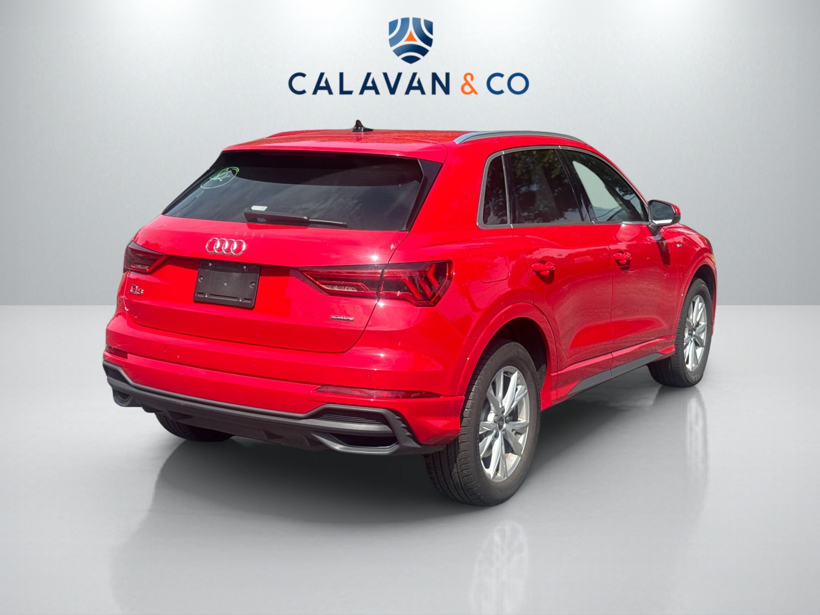 2024 Audi Q3 45 TFSI S line Premium photo 3