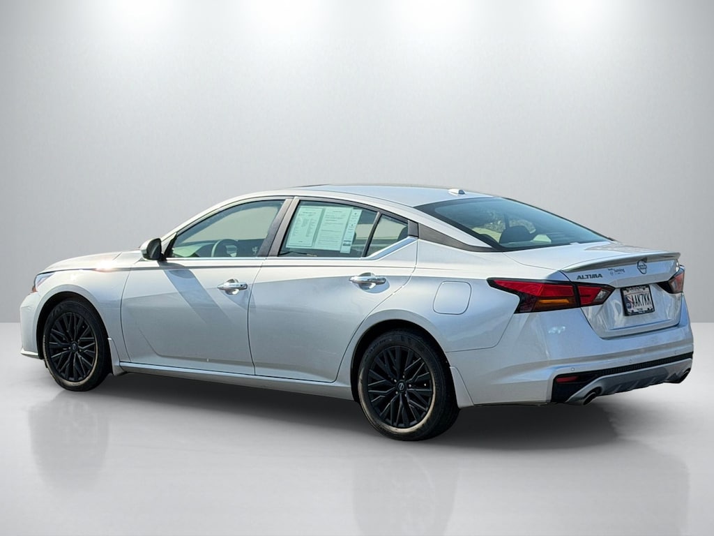 Used 2025 Nissan Altima SV Sedan