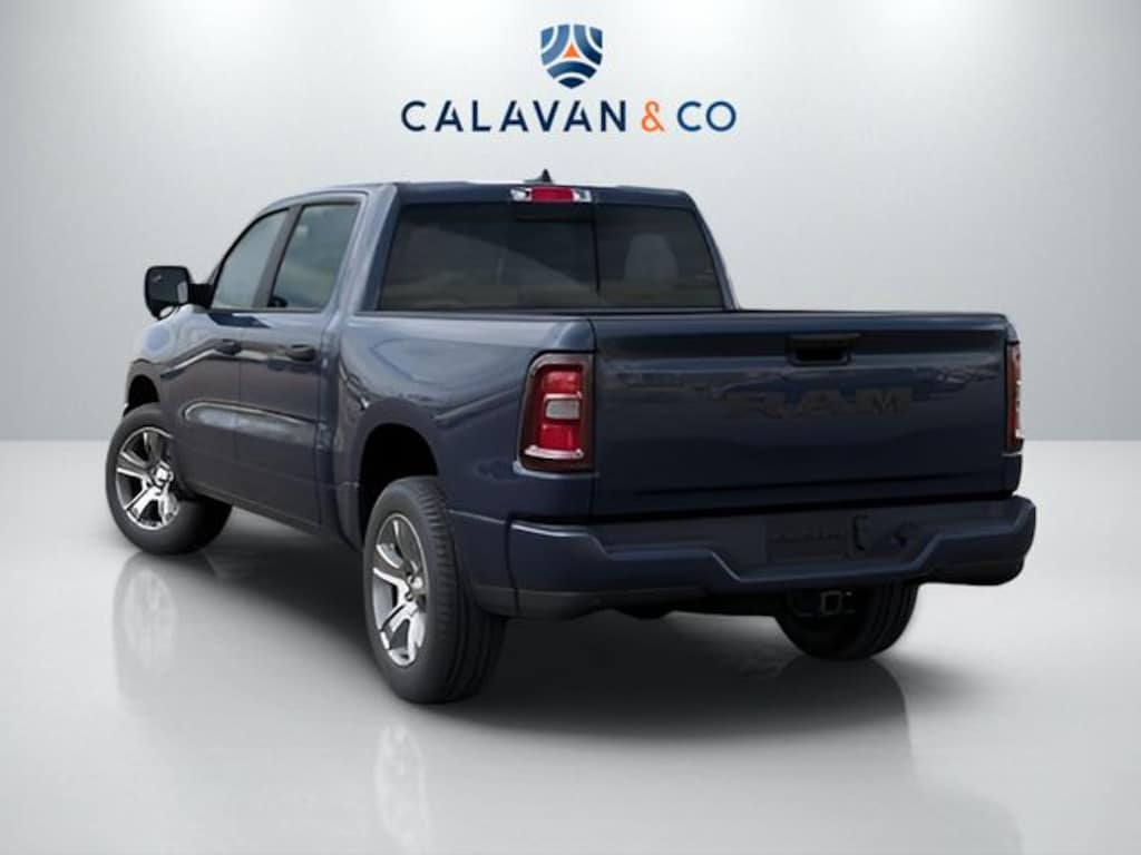 New 2026 Ram 1500 EXPRESS CREW CAB 4X2 5'7 BOX Pickup