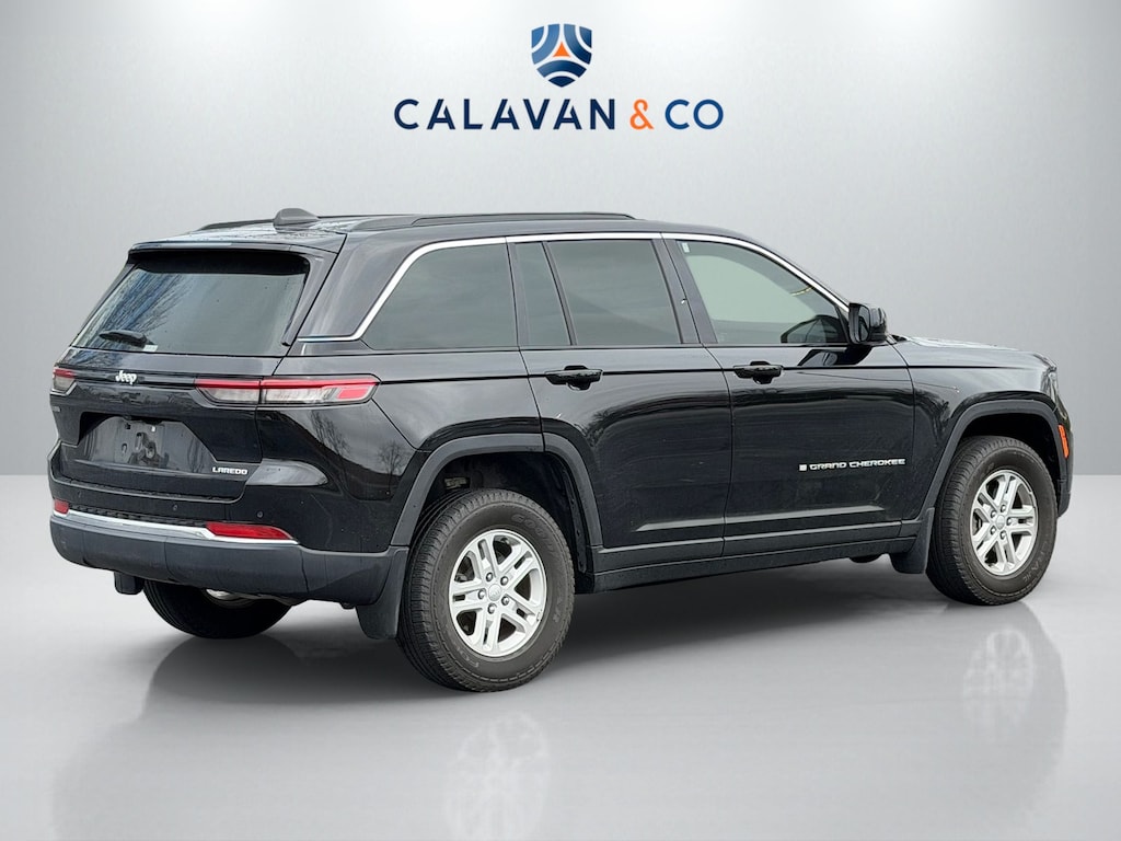 Used 2024 Jeep Grand Cherokee Laredo SUV