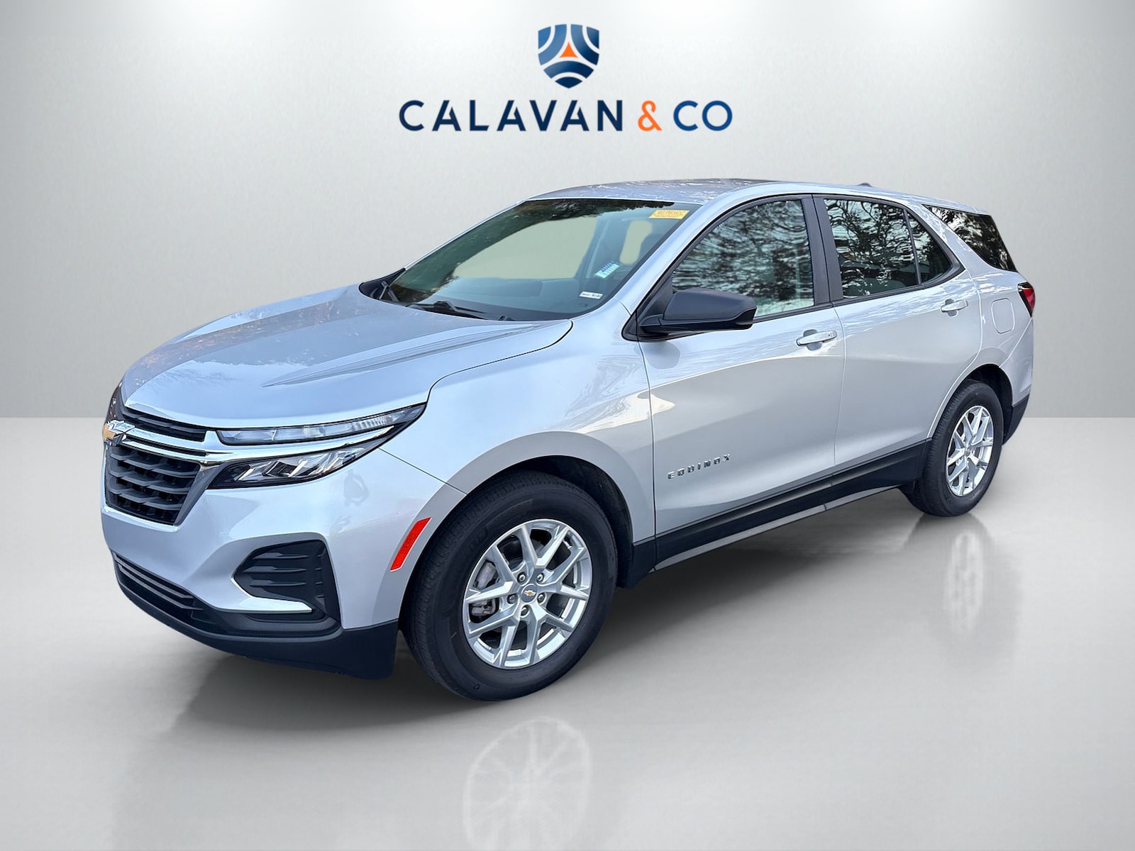 2022 Chevrolet Equinox LS photo 2