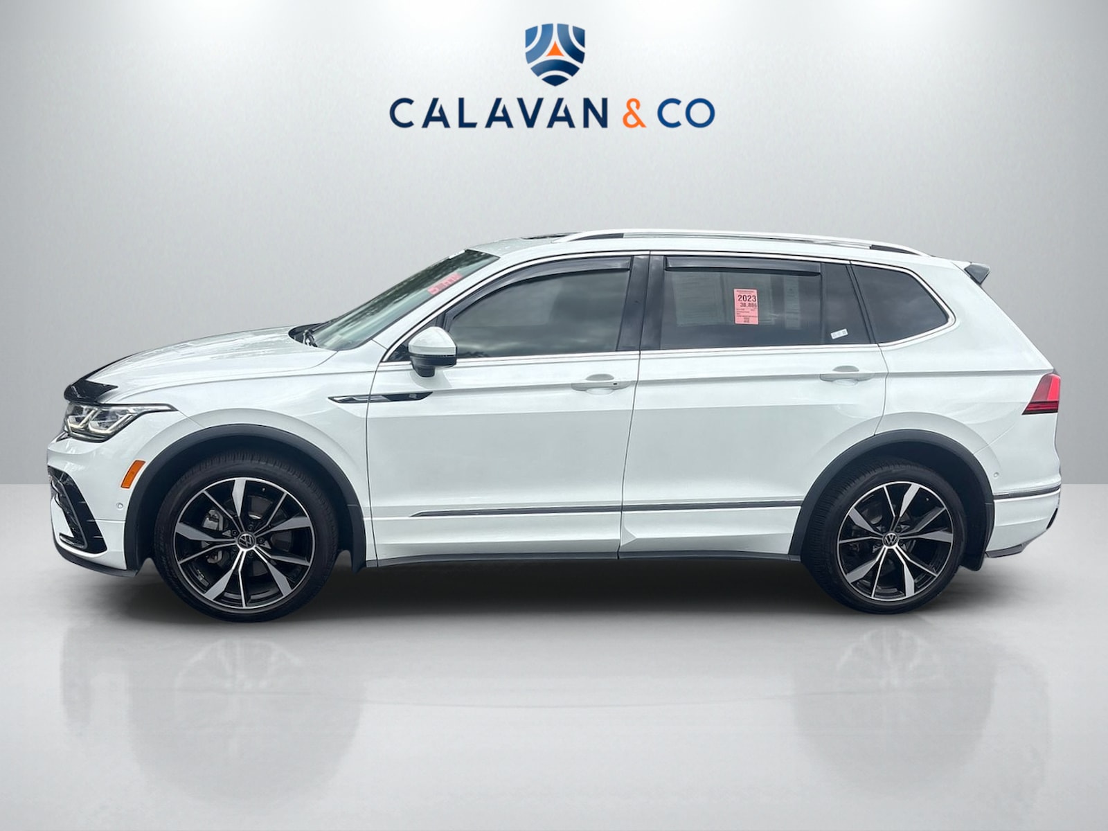 2023 Volkswagen Tiguan SEL R-Line Black photo 4