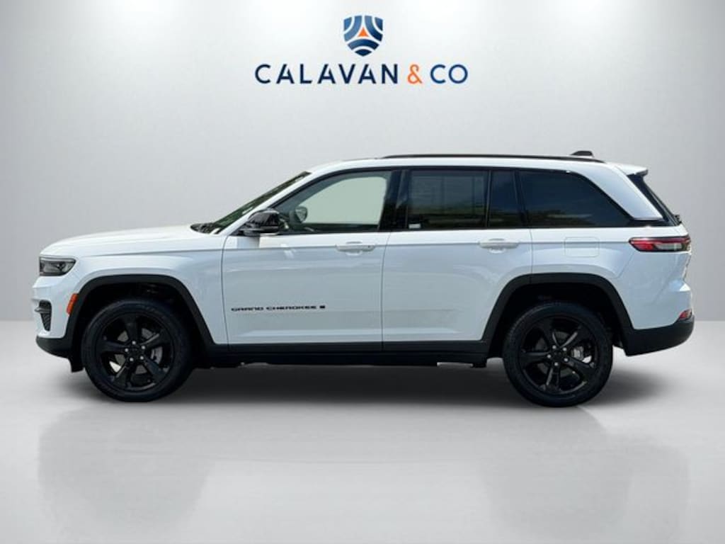 Used 2023 Jeep Grand Cherokee Laredo SUV