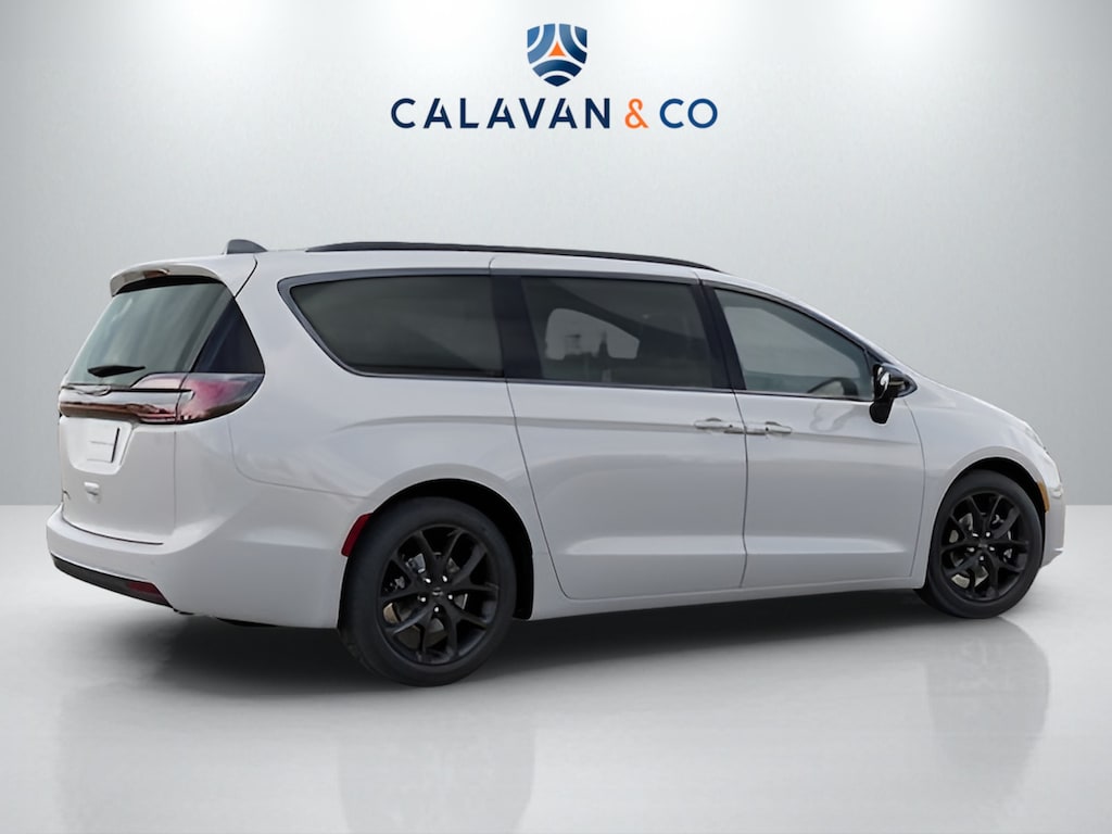New 2026 Chrysler Pacifica SELECT Passenger Van