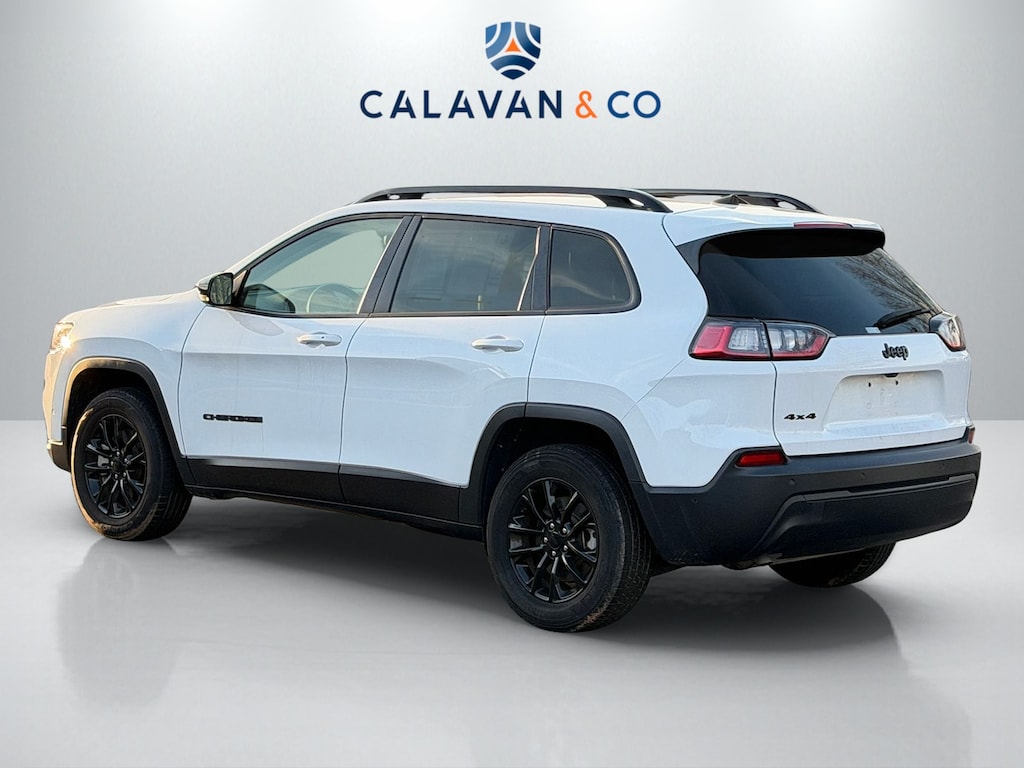 Used 2023 Jeep Cherokee Altitude Lux SUV