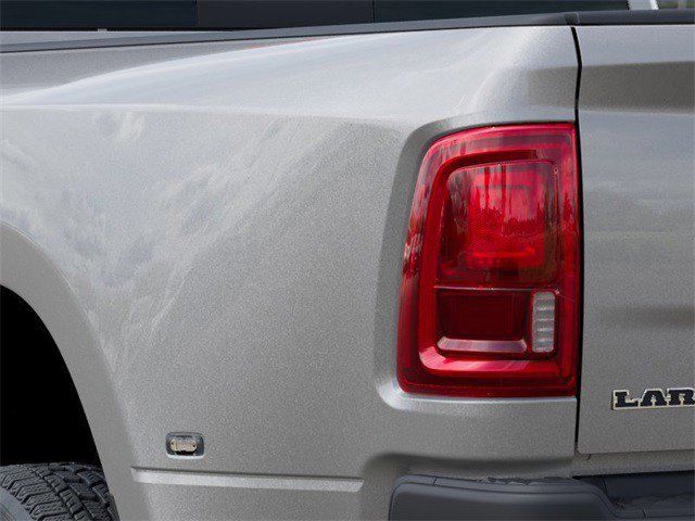 2026 RAM 3500 Laramie - Photo 11