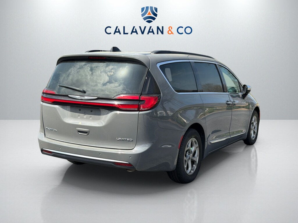 Used 2023 Chrysler Pacifica Limited Van Passenger Van