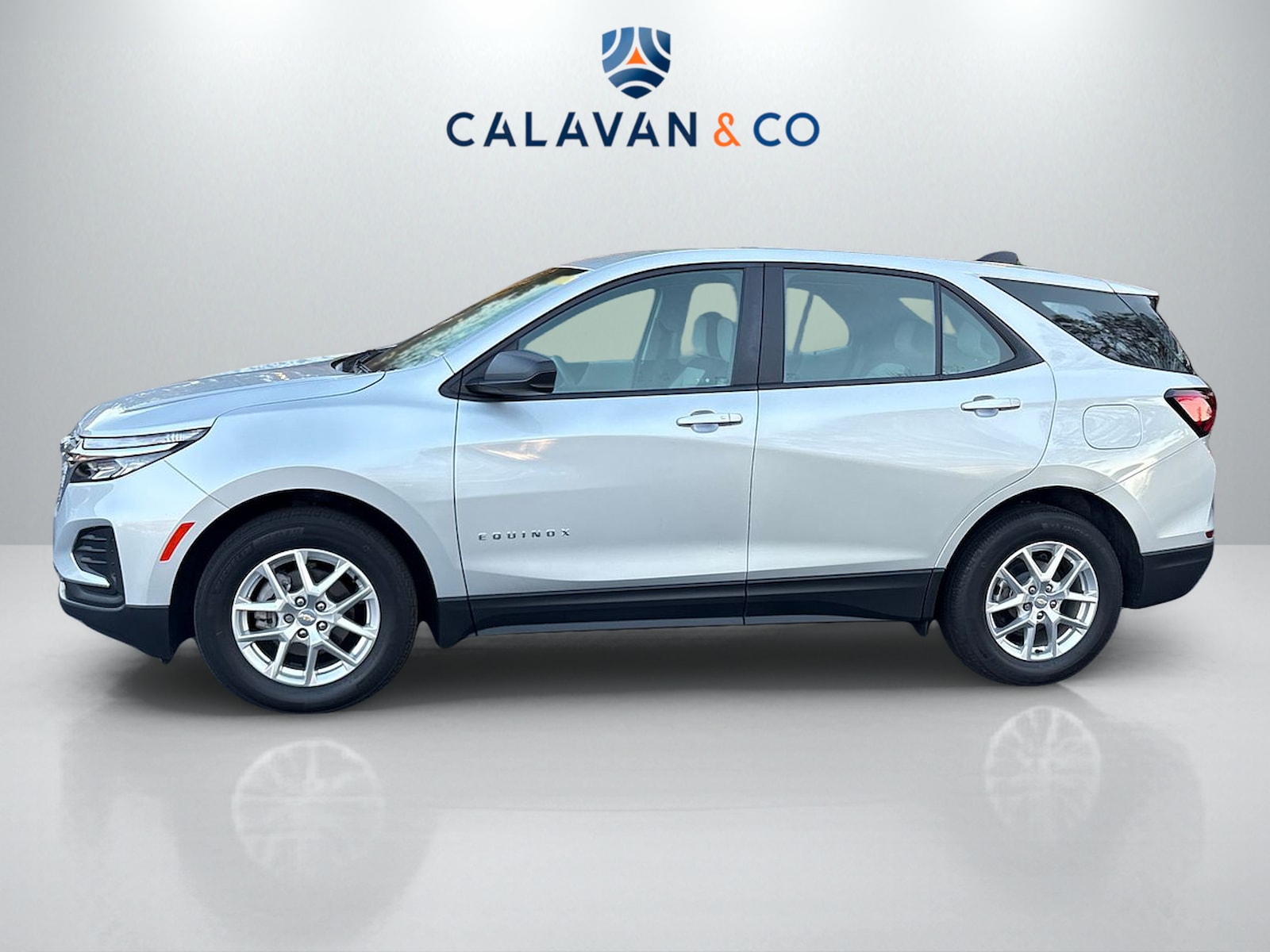 2022 Chevrolet Equinox LS photo 3