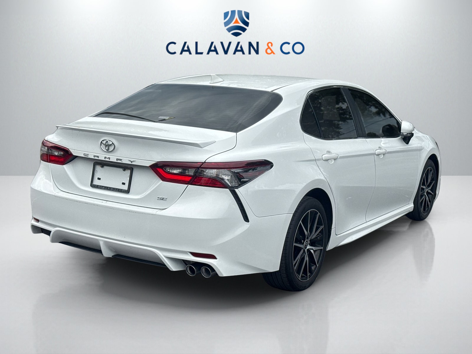 2022 Toyota Camry SE photo 4