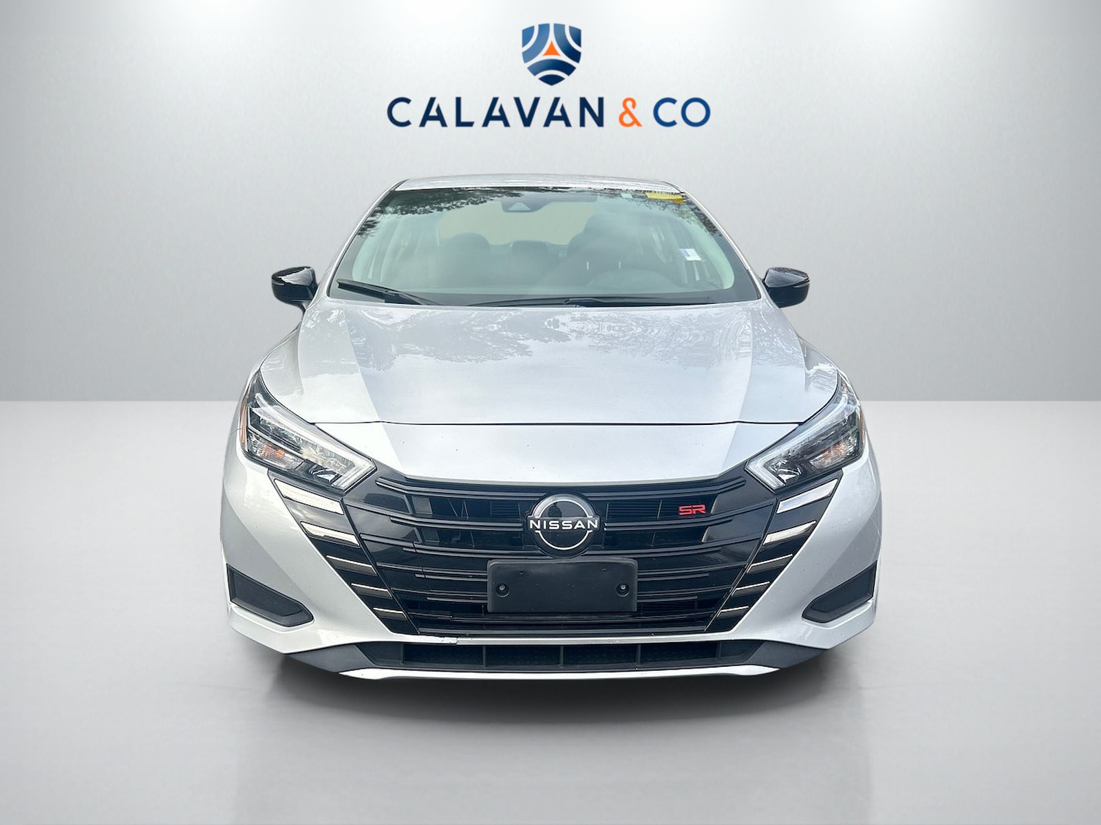 2023 Nissan Versa 1.6 SR photo 2