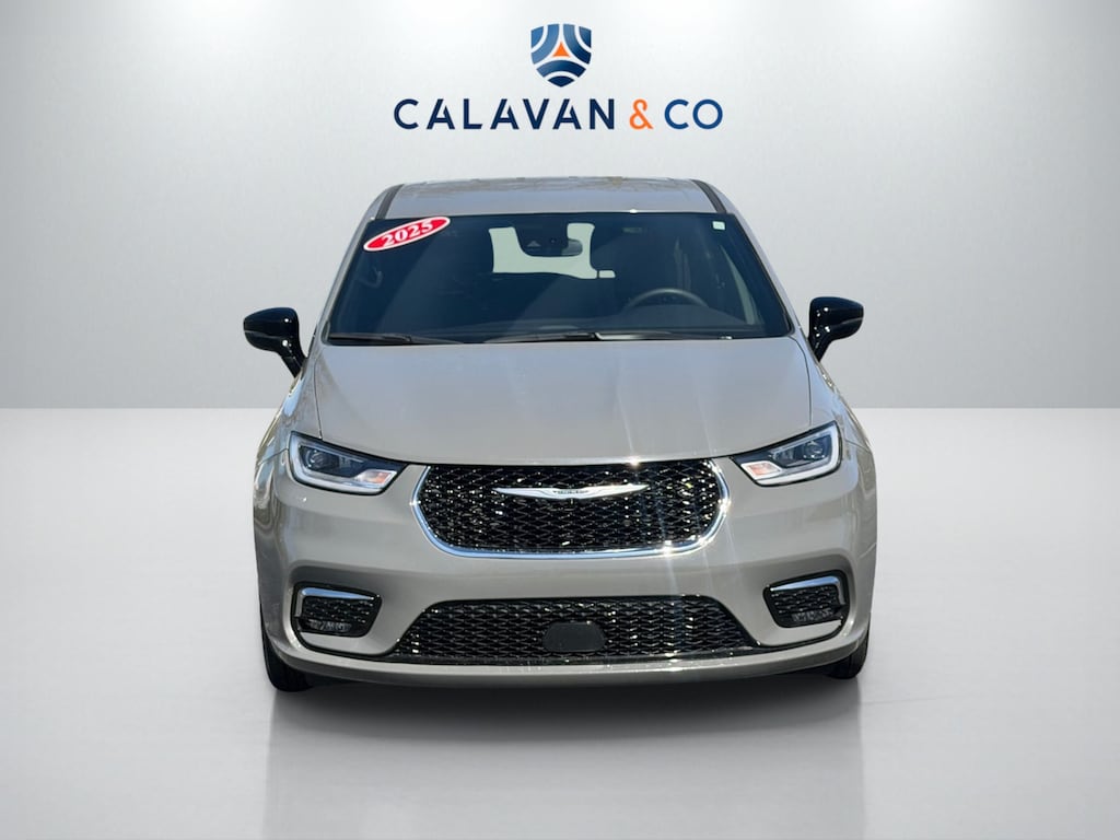 Used 2025 Chrysler Pacifica Select Van Passenger Van