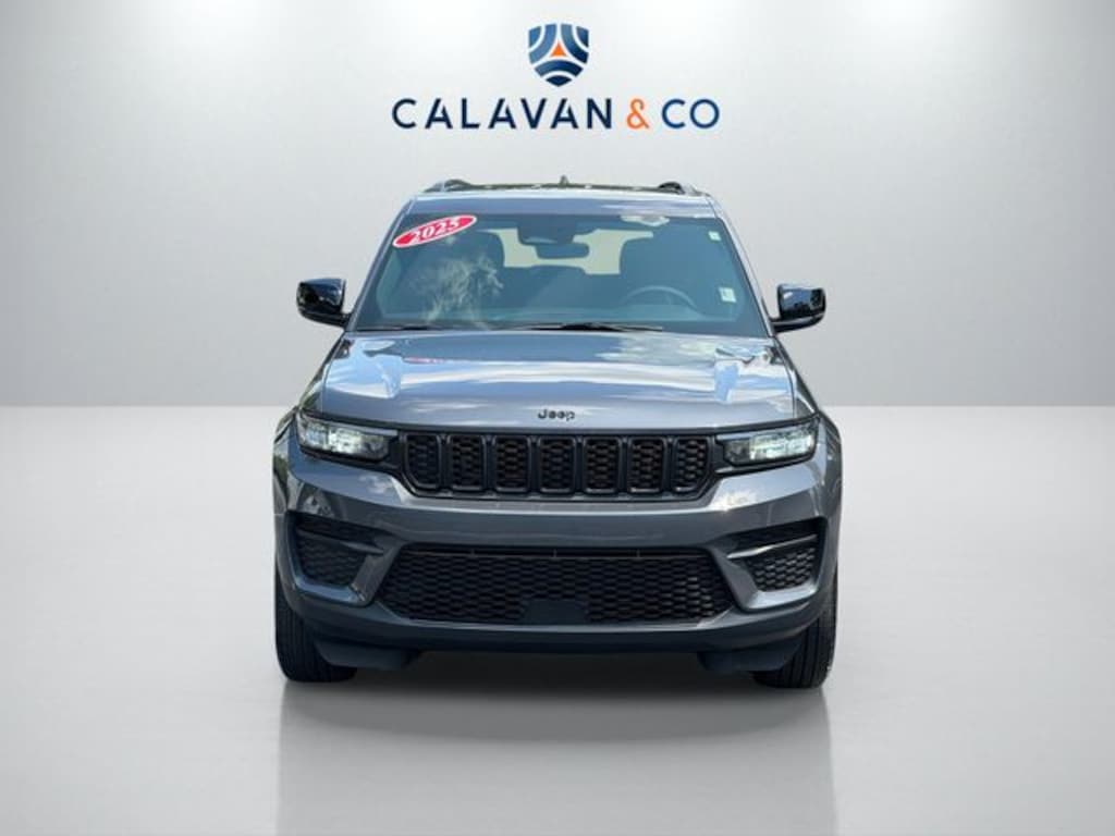 Used 2025 Jeep Grand Cherokee Laredo SUV
