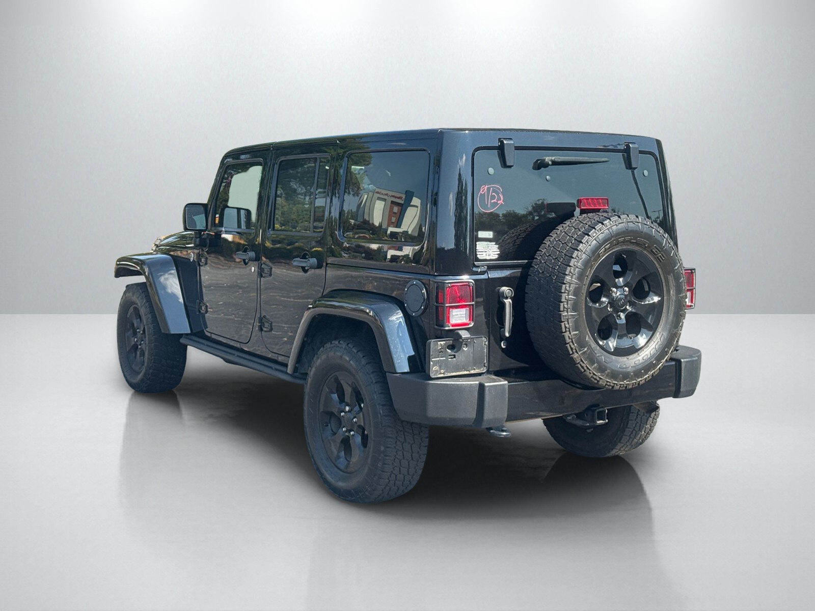 2015 Jeep Wrangler Unlimited Sahara photo 3