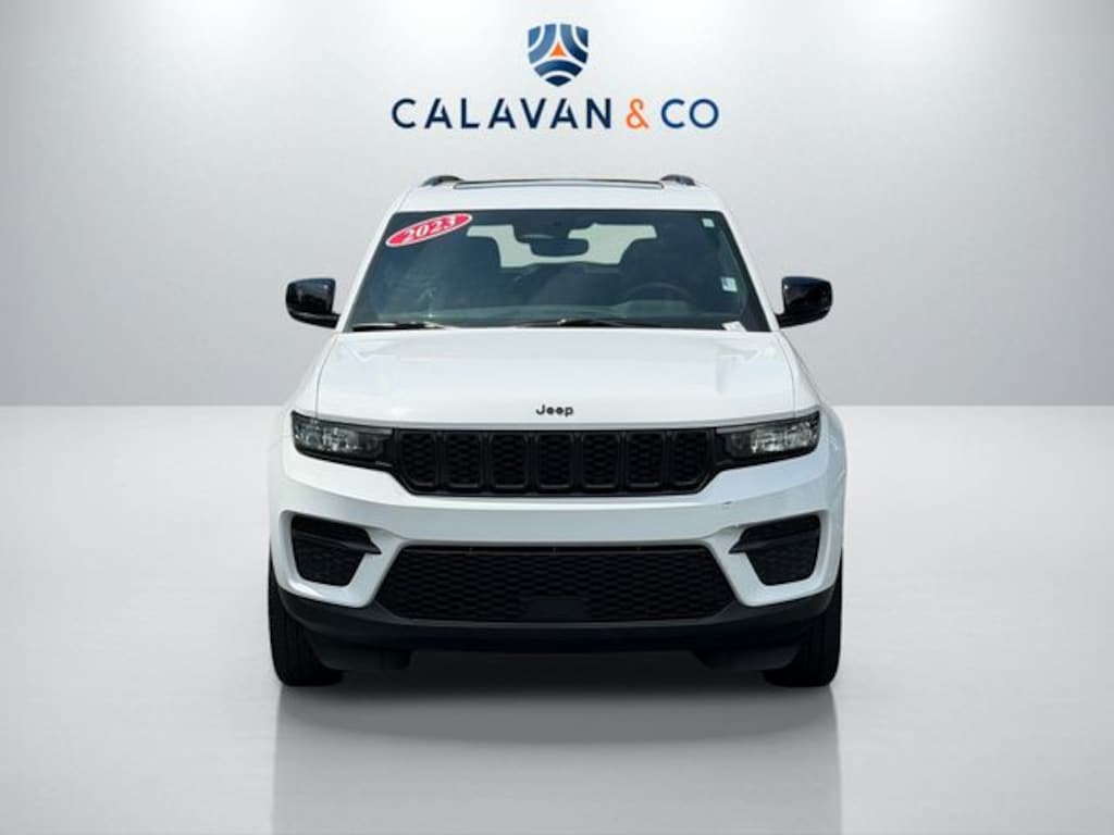 Used 2023 Jeep Grand Cherokee Laredo SUV