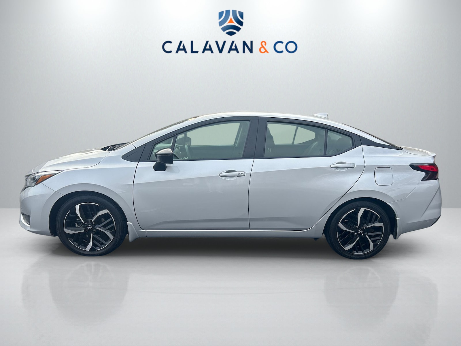 2023 Nissan Versa 1.6 SR photo 4