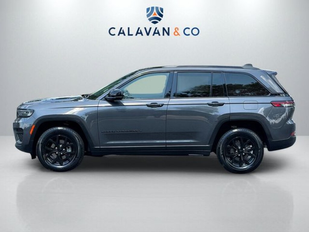 Used 2025 Jeep Grand Cherokee Laredo SUV