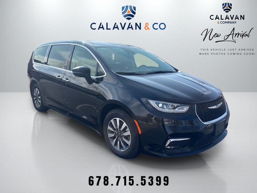 Used 2024 Chrysler Pacifica Plug-In Hybrid Select Van Passenger Van