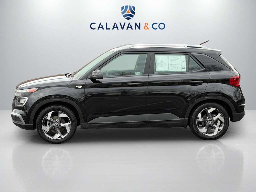 Used 2025 Hyundai Venue SEL SUV