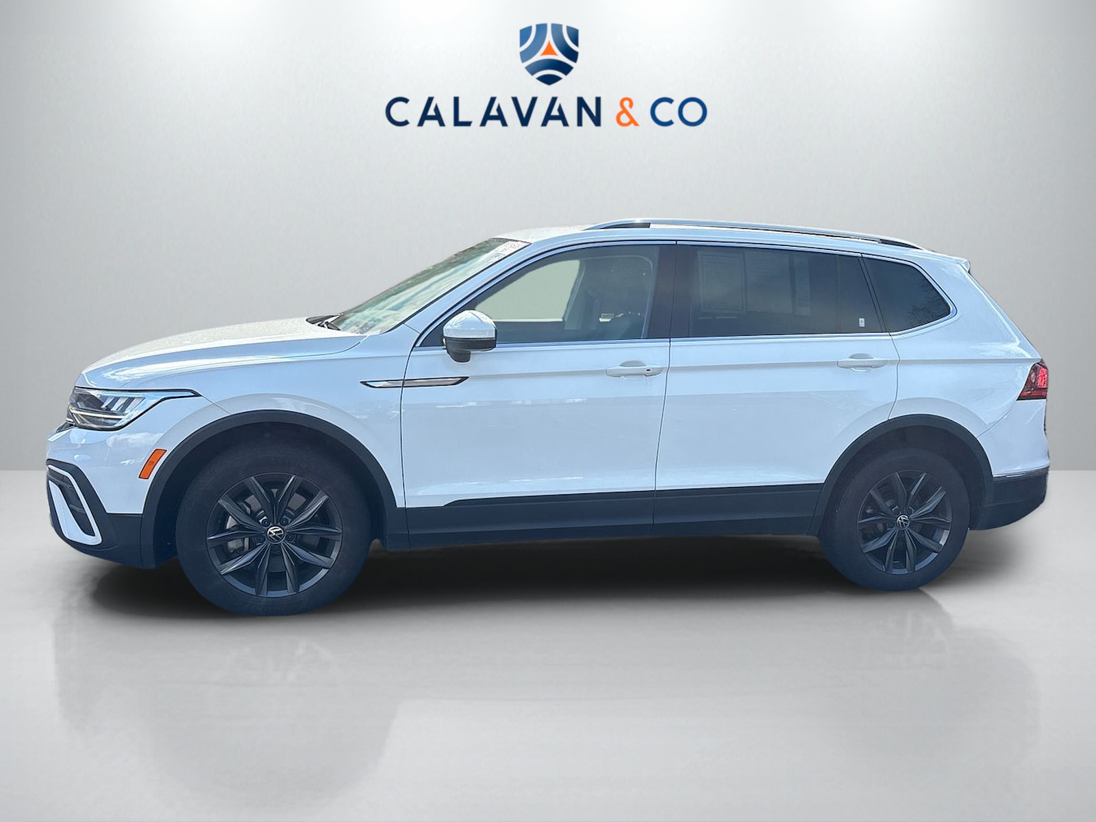 2022 Volkswagen Tiguan SE photo 2