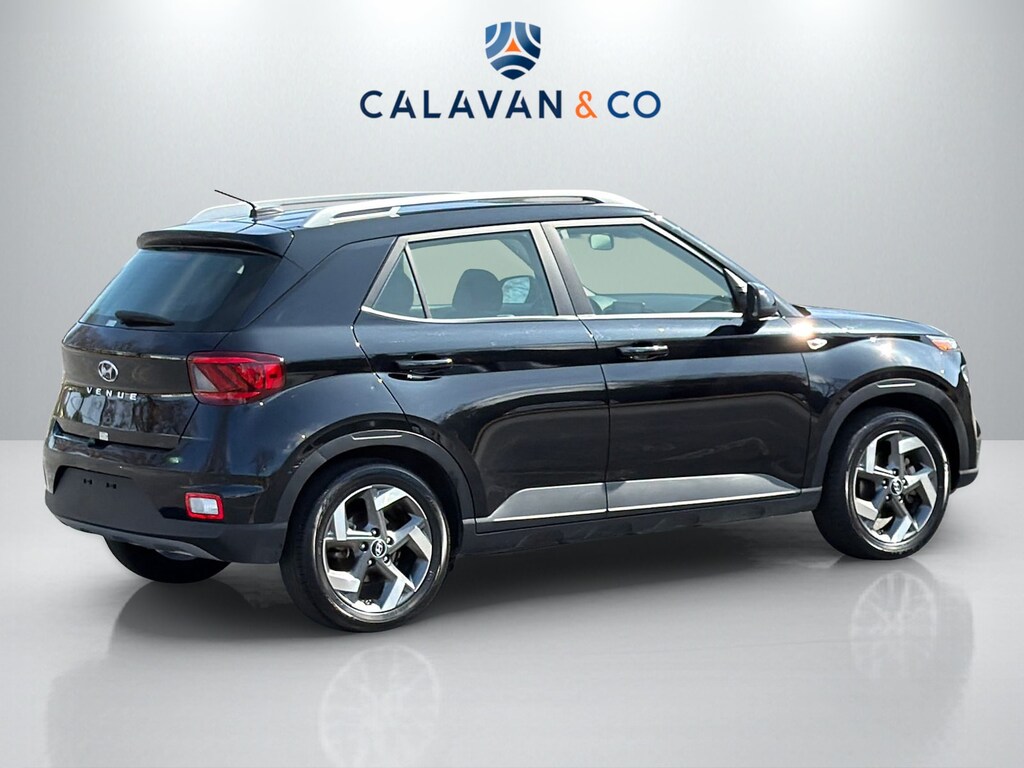 Used 2025 Hyundai Venue SEL SUV