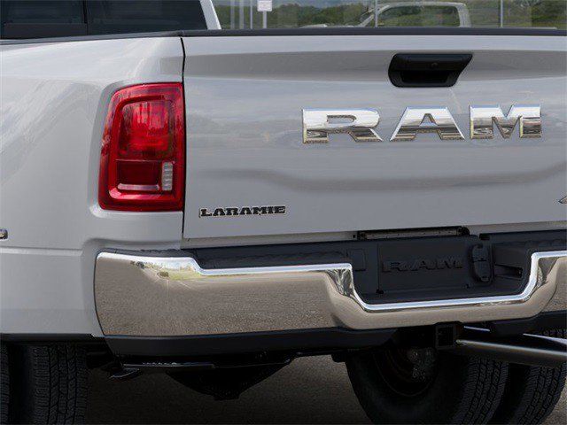 2026 RAM 3500 Laramie - Photo 17