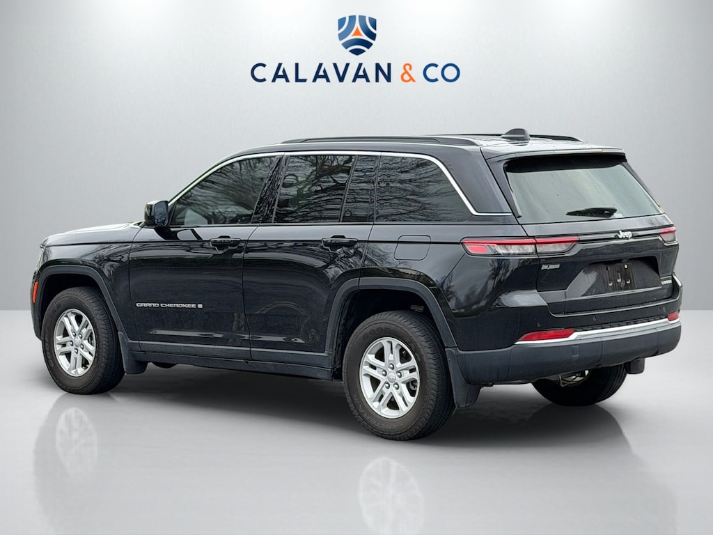 Used 2024 Jeep Grand Cherokee Laredo SUV