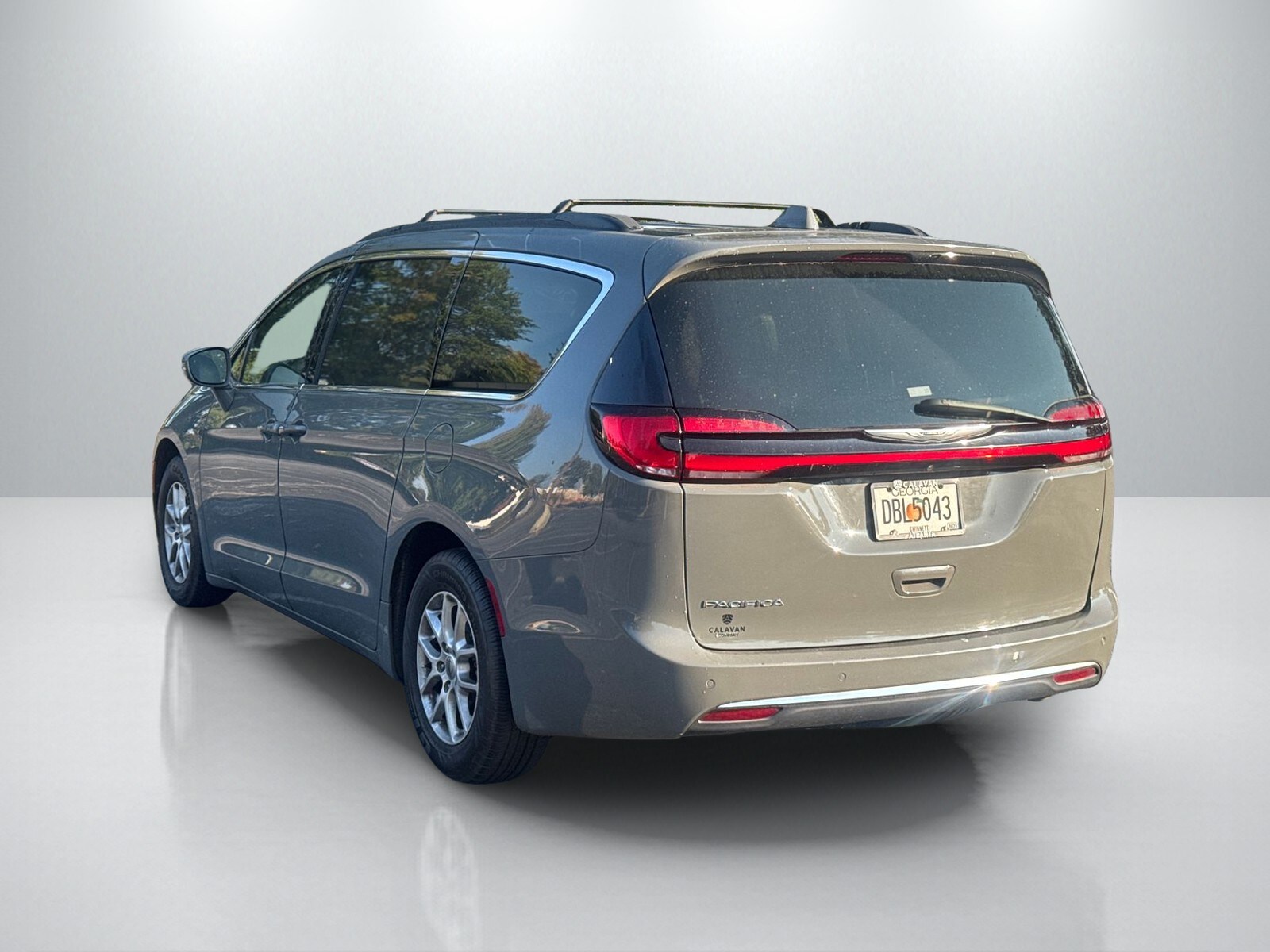 2022 Chrysler Pacifica Touring L photo 3