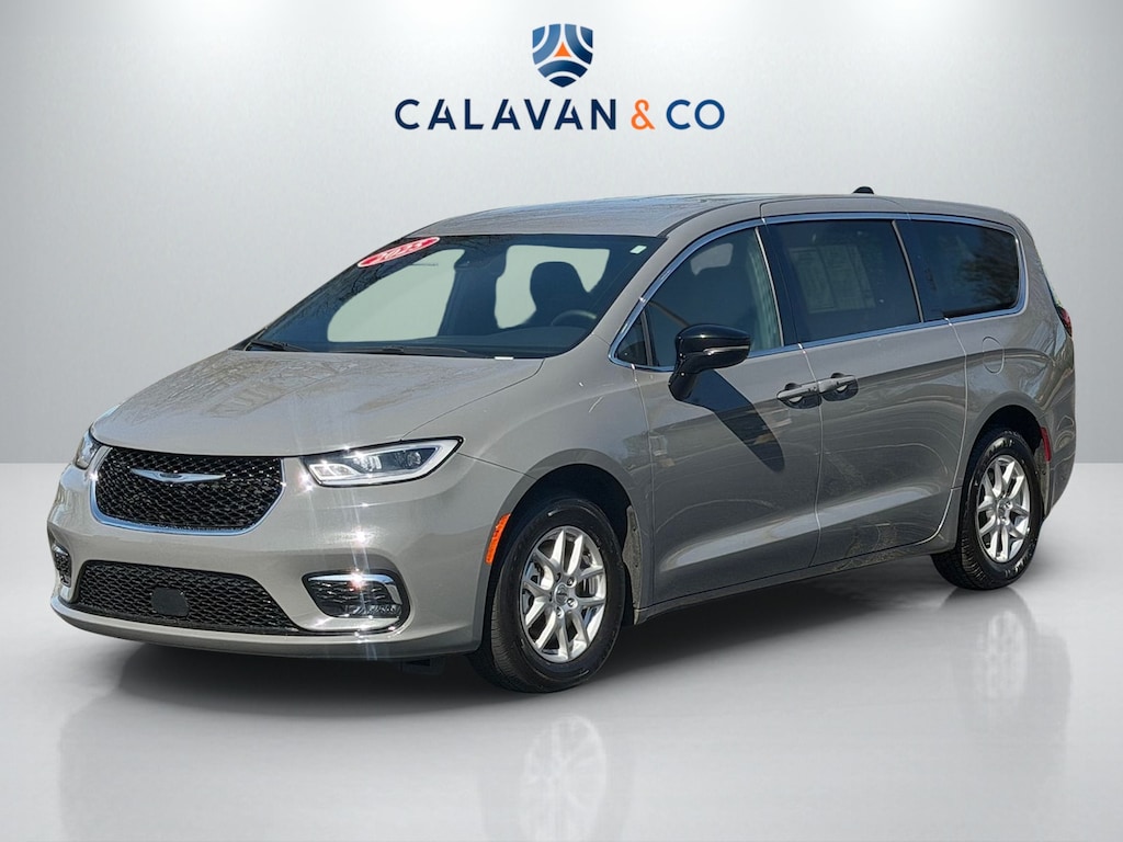 Used 2025 Chrysler Pacifica Select Van Passenger Van