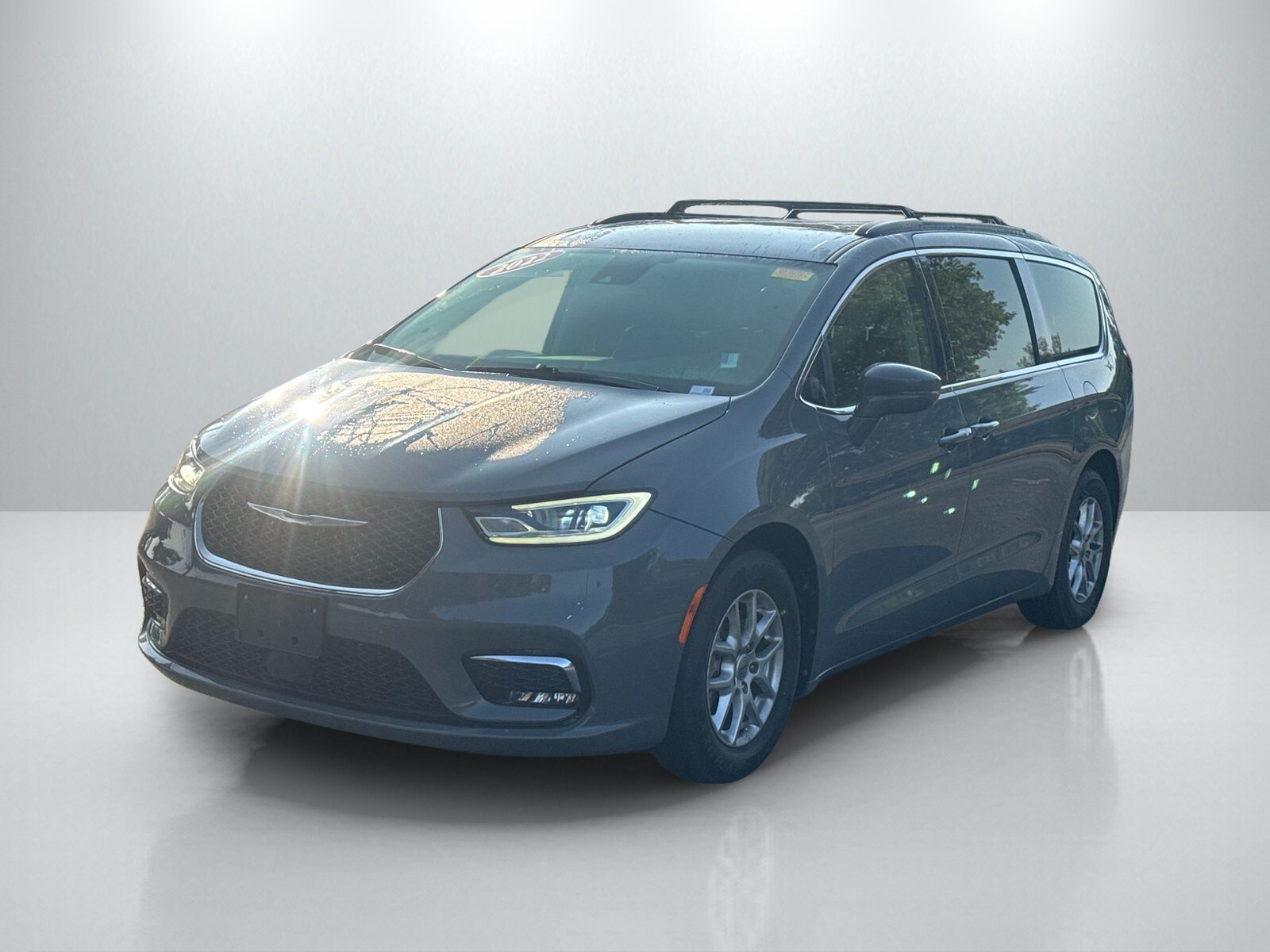 2022 Chrysler Pacifica Touring L photo 2