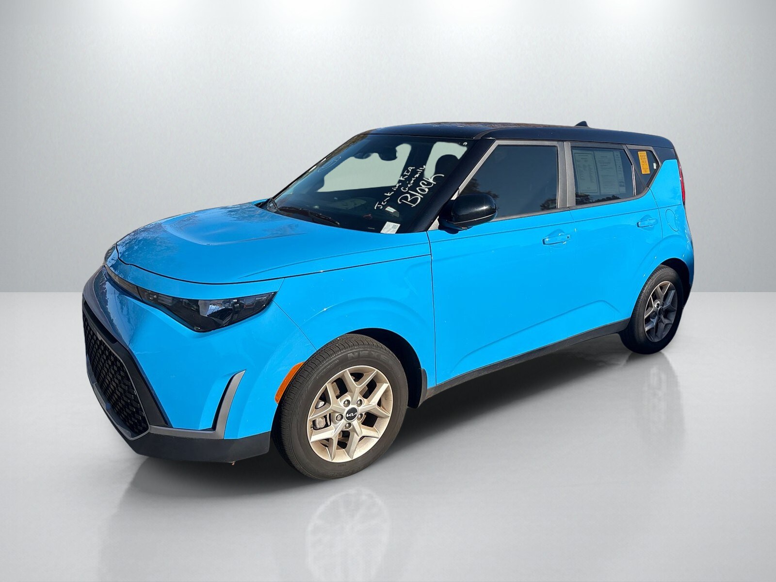 2023 Kia Soul S photo 2