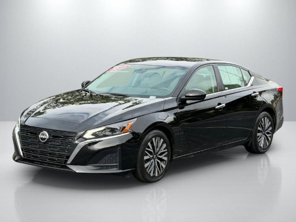 Used 2023 Nissan Altima 2.5 SV Sedan
