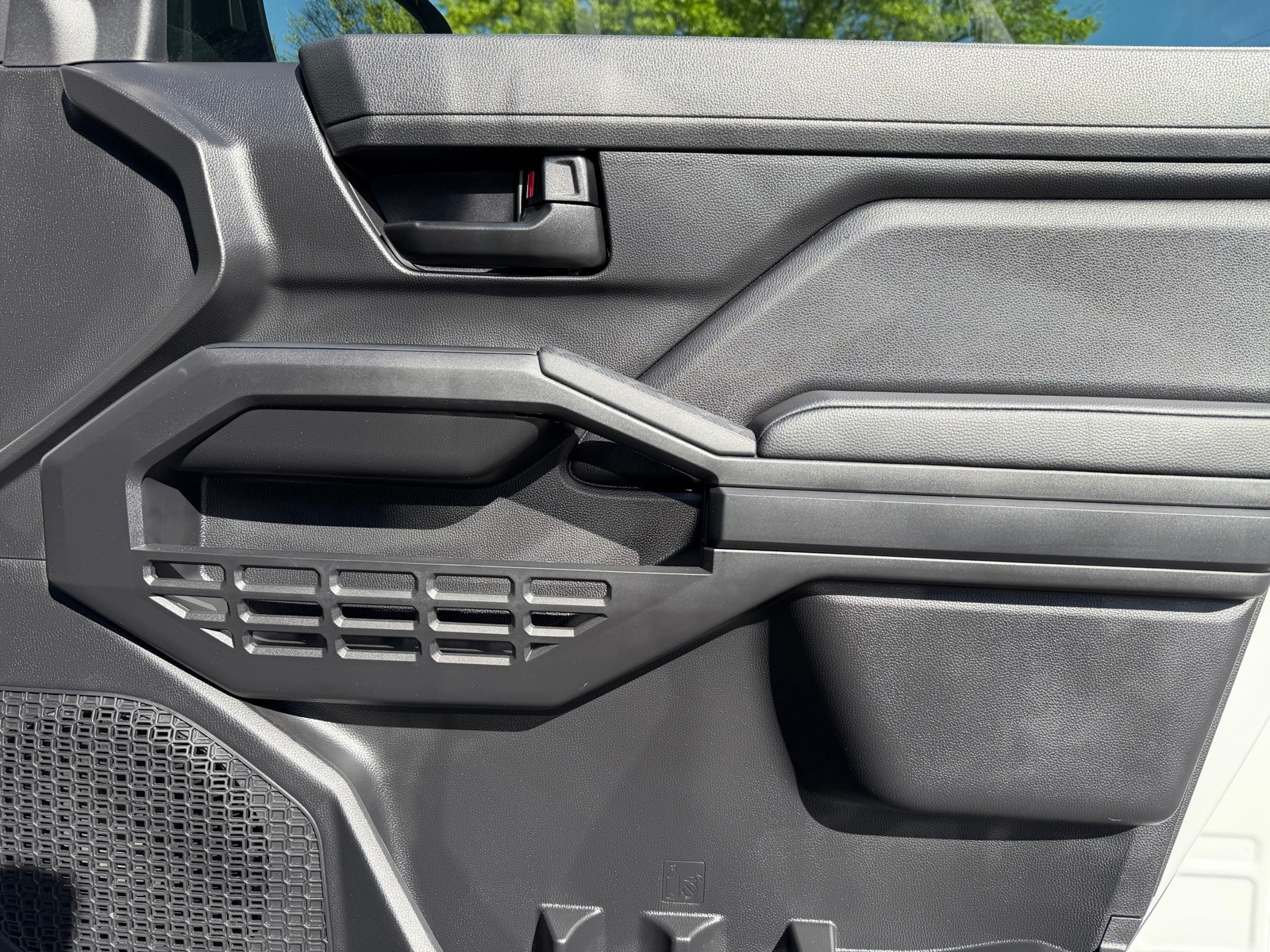 2024 Toyota Tacoma SR - Photo 40