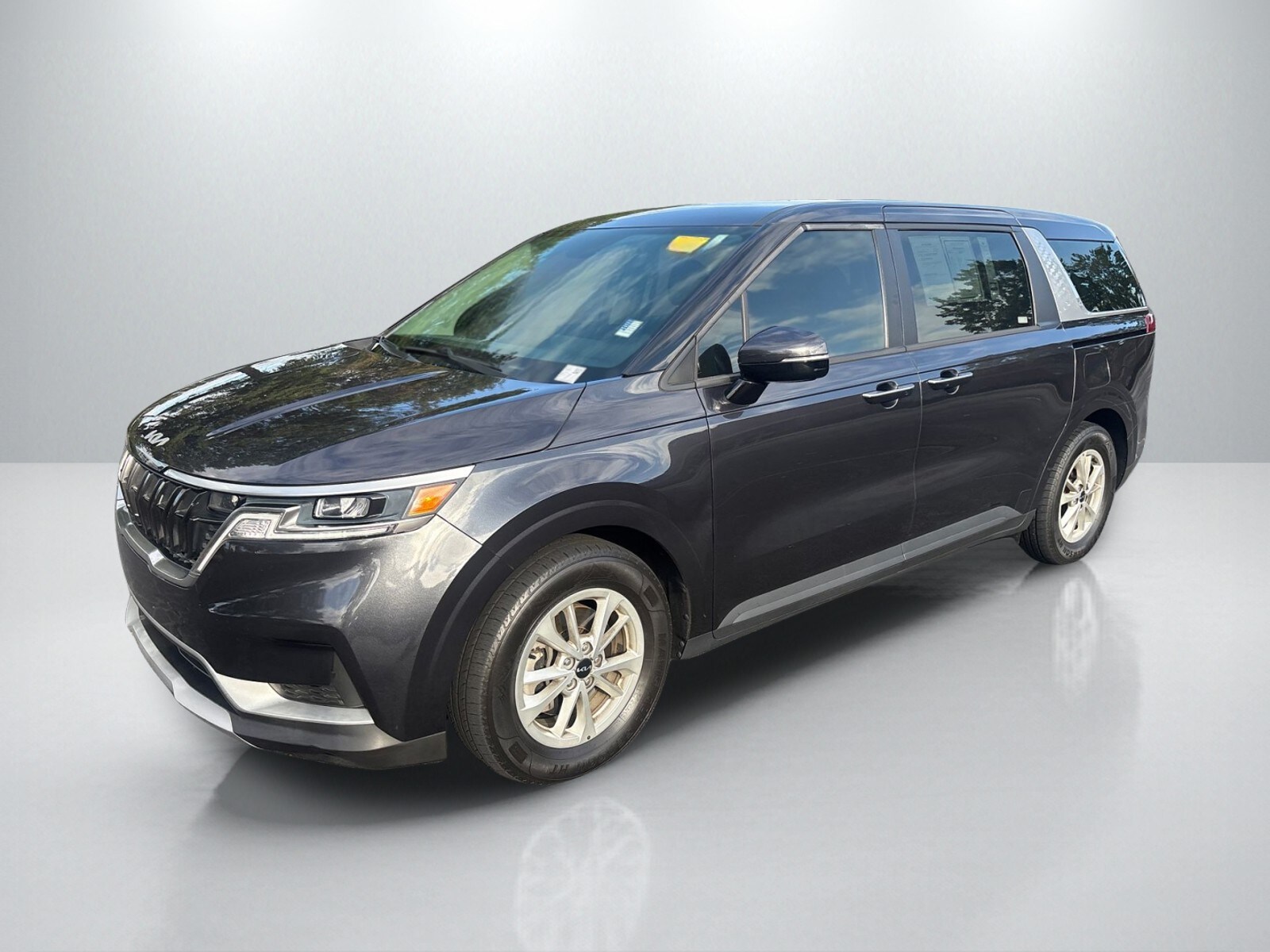 2023 Kia Carnival LX photo 3