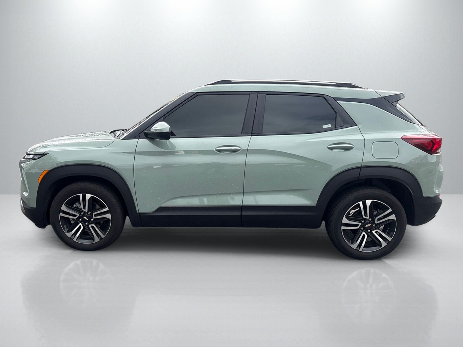 2025 Chevrolet Trailblazer LT photo 2