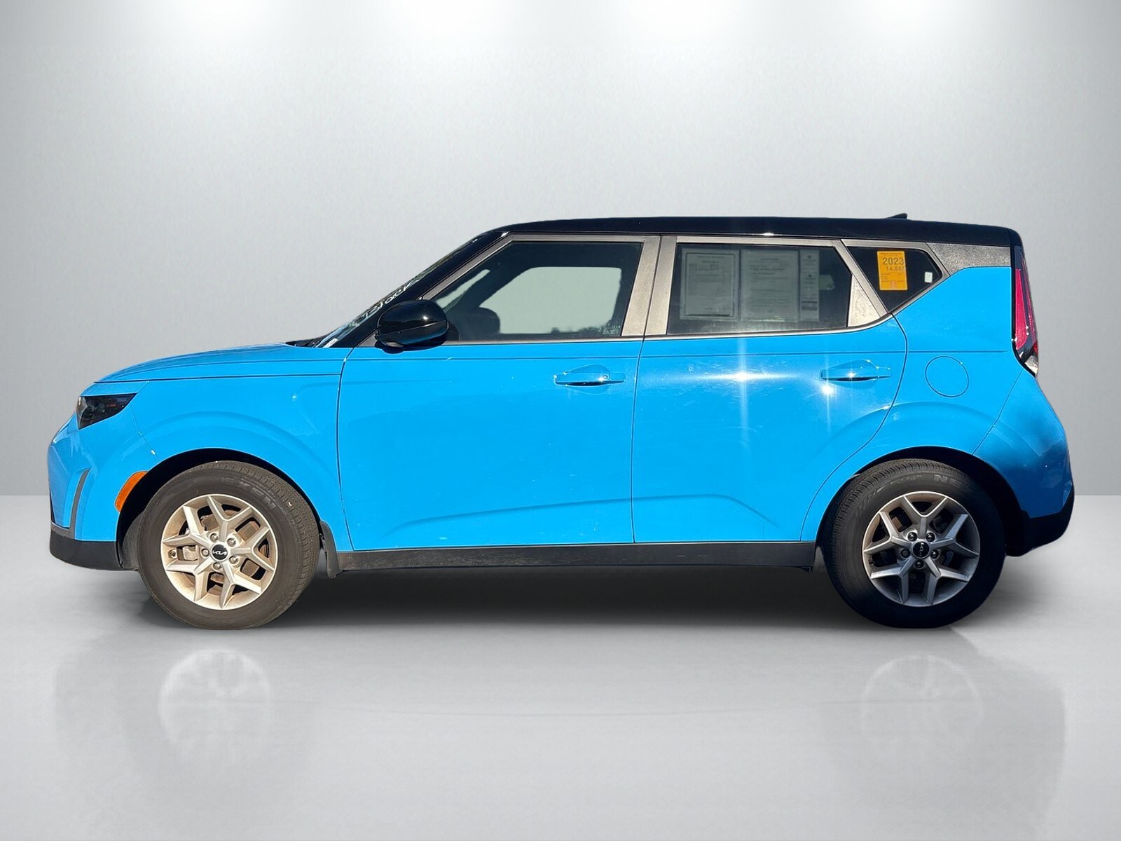 2023 Kia Soul S photo 3