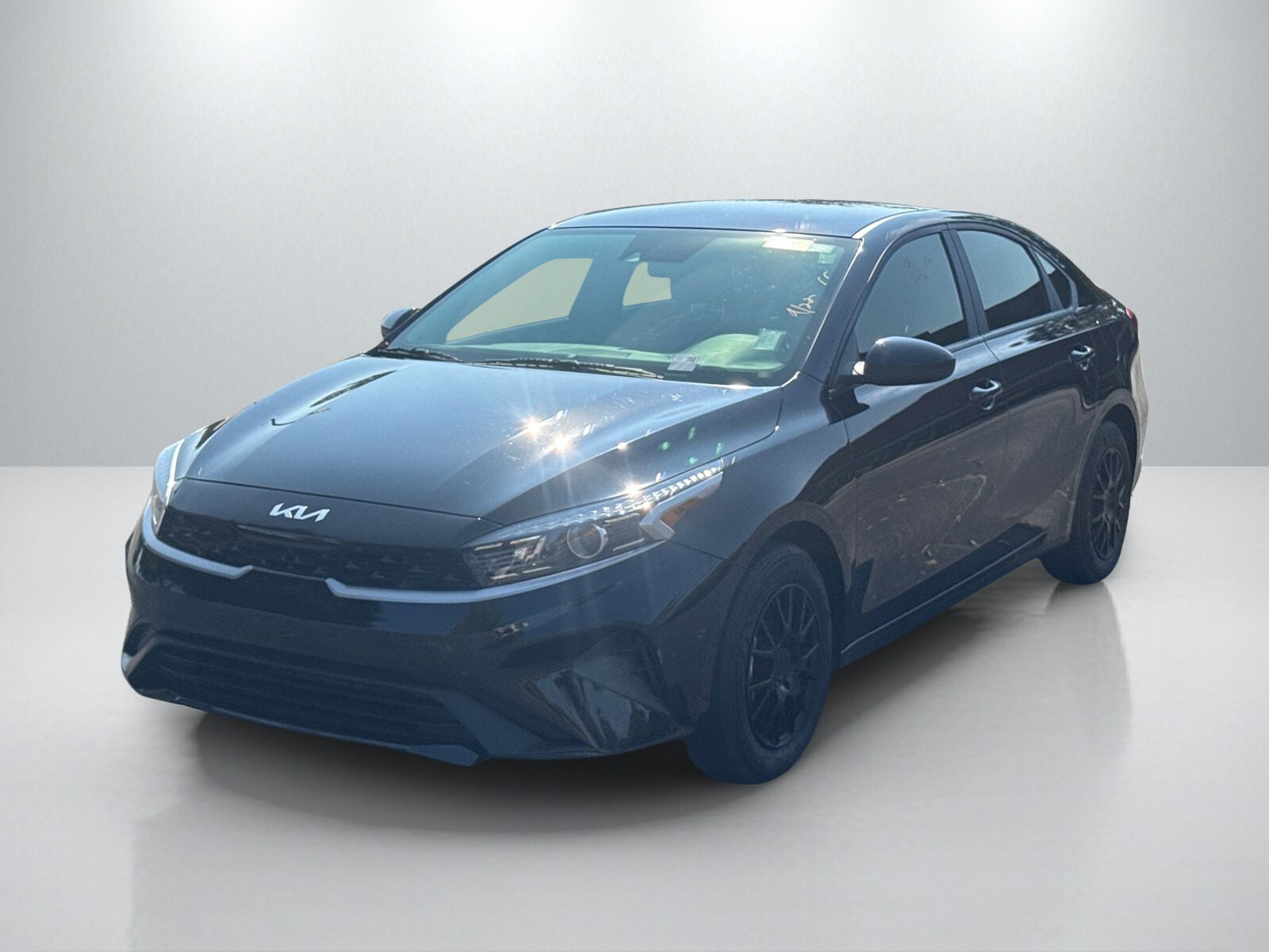 2023 Kia Forte LX photo 2