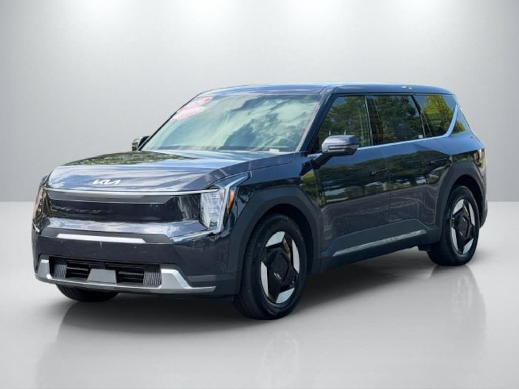 Certified 2026 Kia EV9 Light Short Range SUV