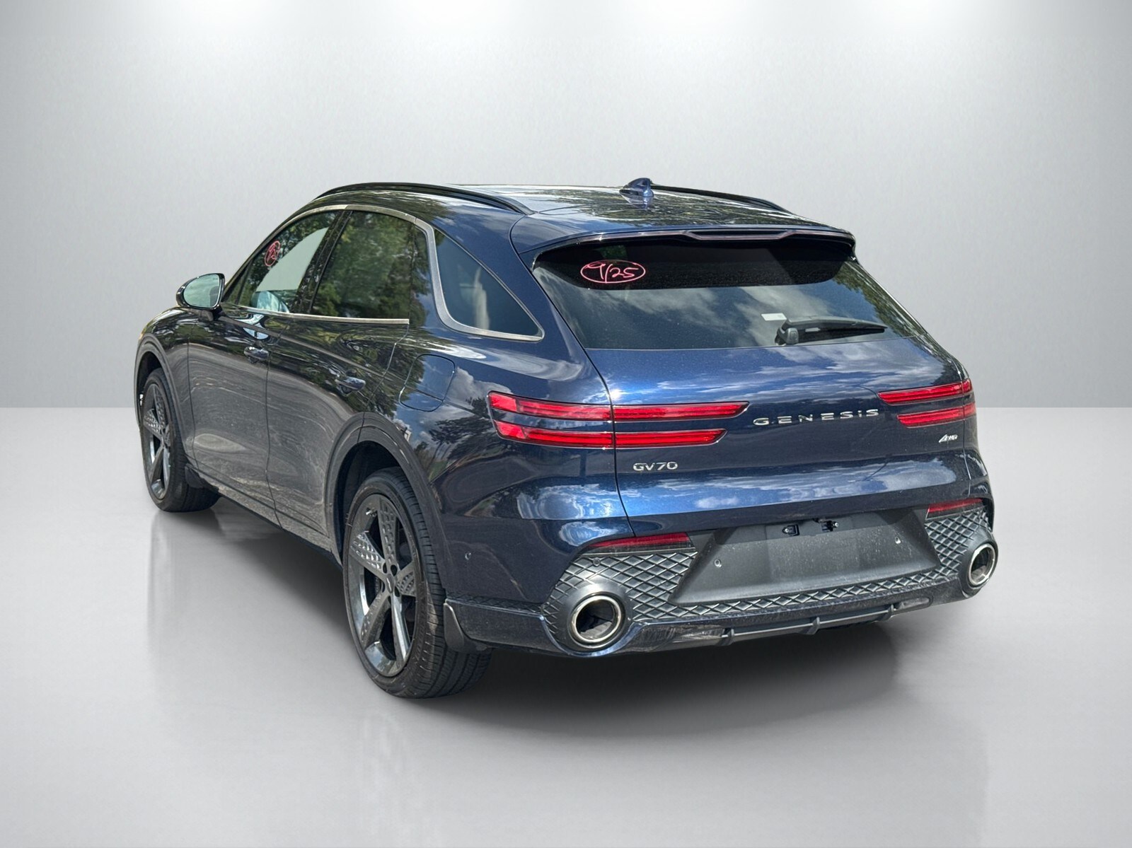 2023 Genesis GV70 2.5T photo 3