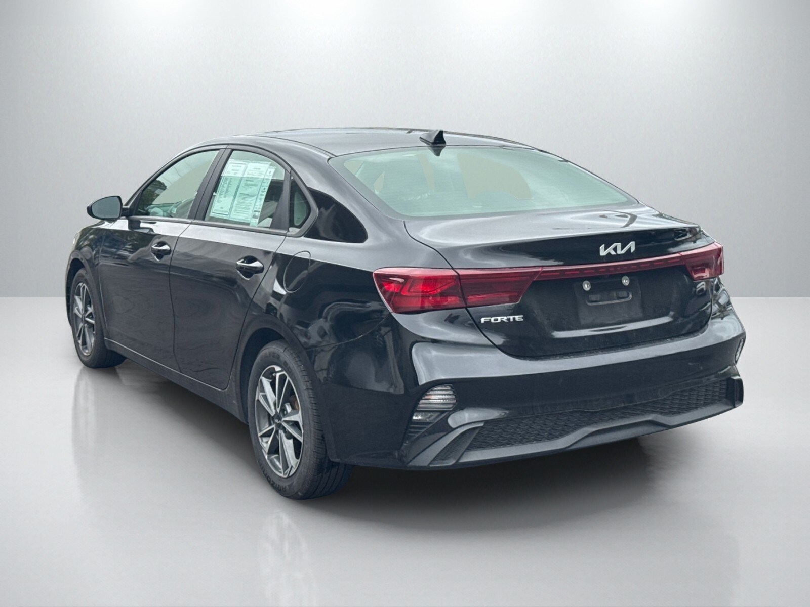2023 Kia Forte LXS photo 3