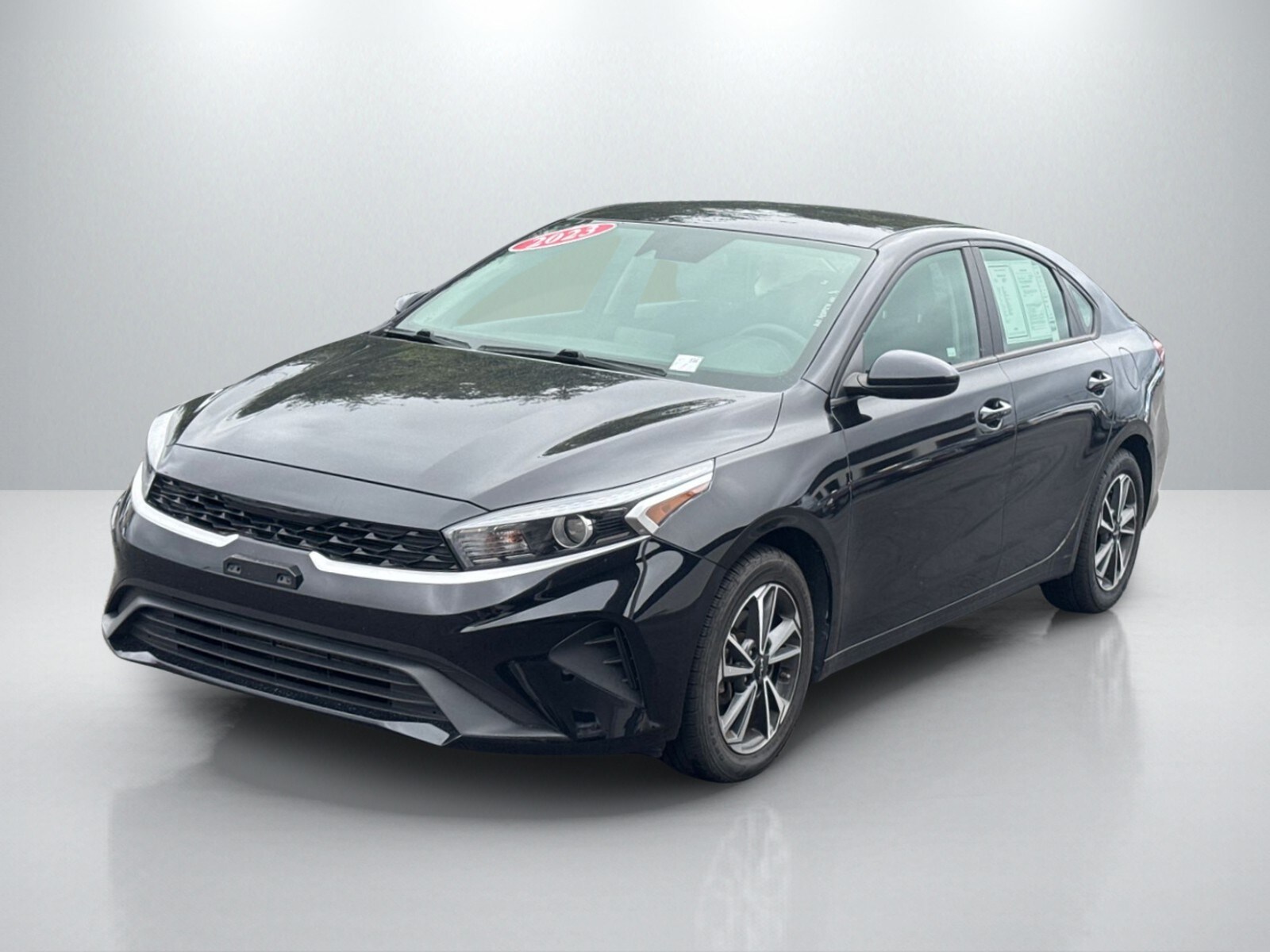 2023 Kia Forte LXS photo 2