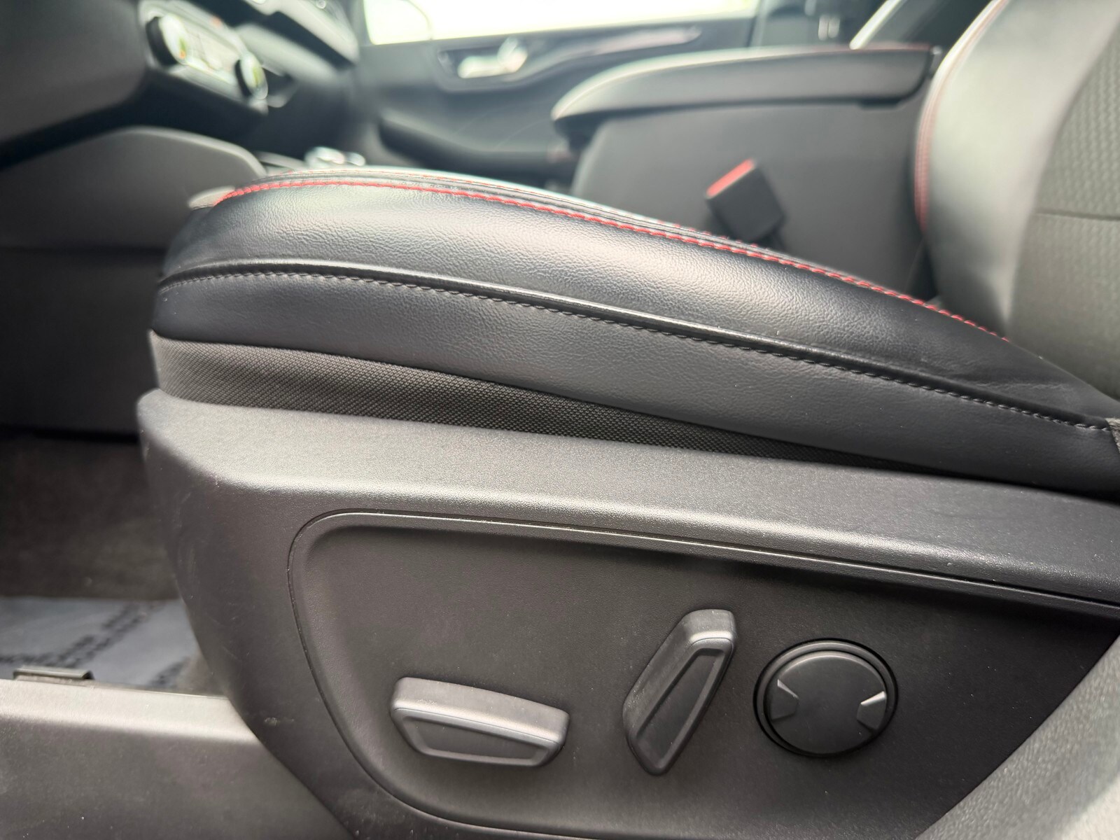 2024 Ford Escape ST-Line - Photo 13